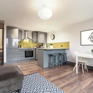  Apartment The Penthouses, 8 Albion Mews